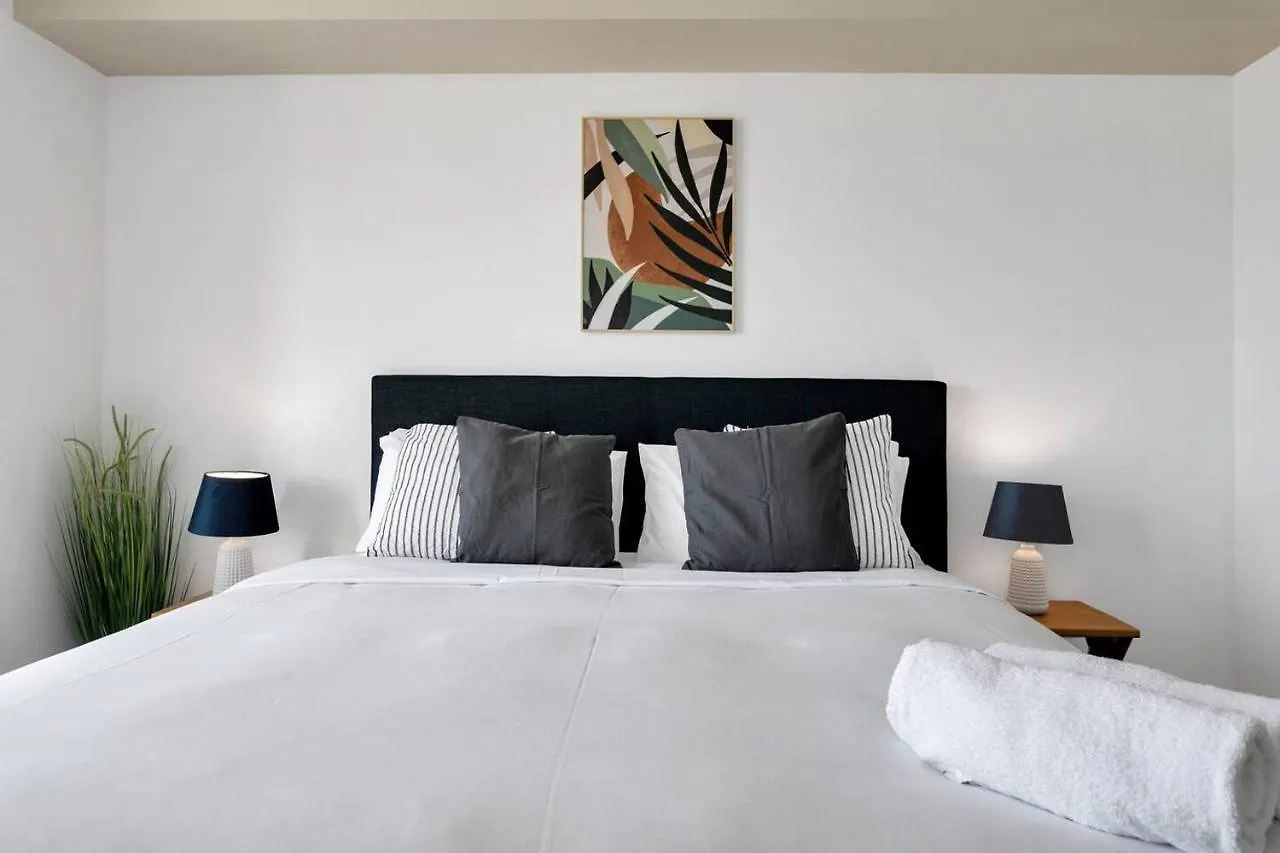 Coastal Chic In Heart Of Cairns With Rooftop Pool 0*,