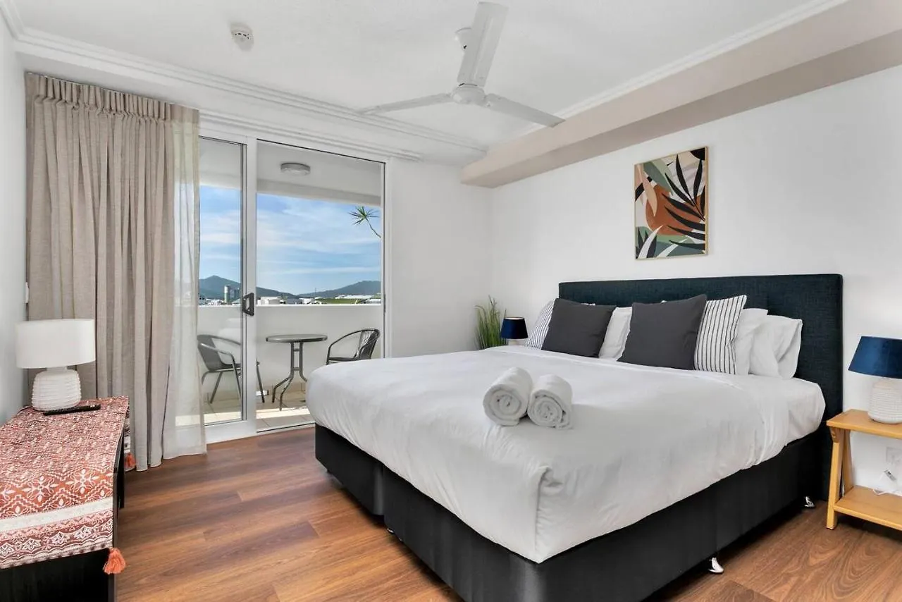 Coastal Chic In Heart Of Cairns With Rooftop Pool 0*,  Australia