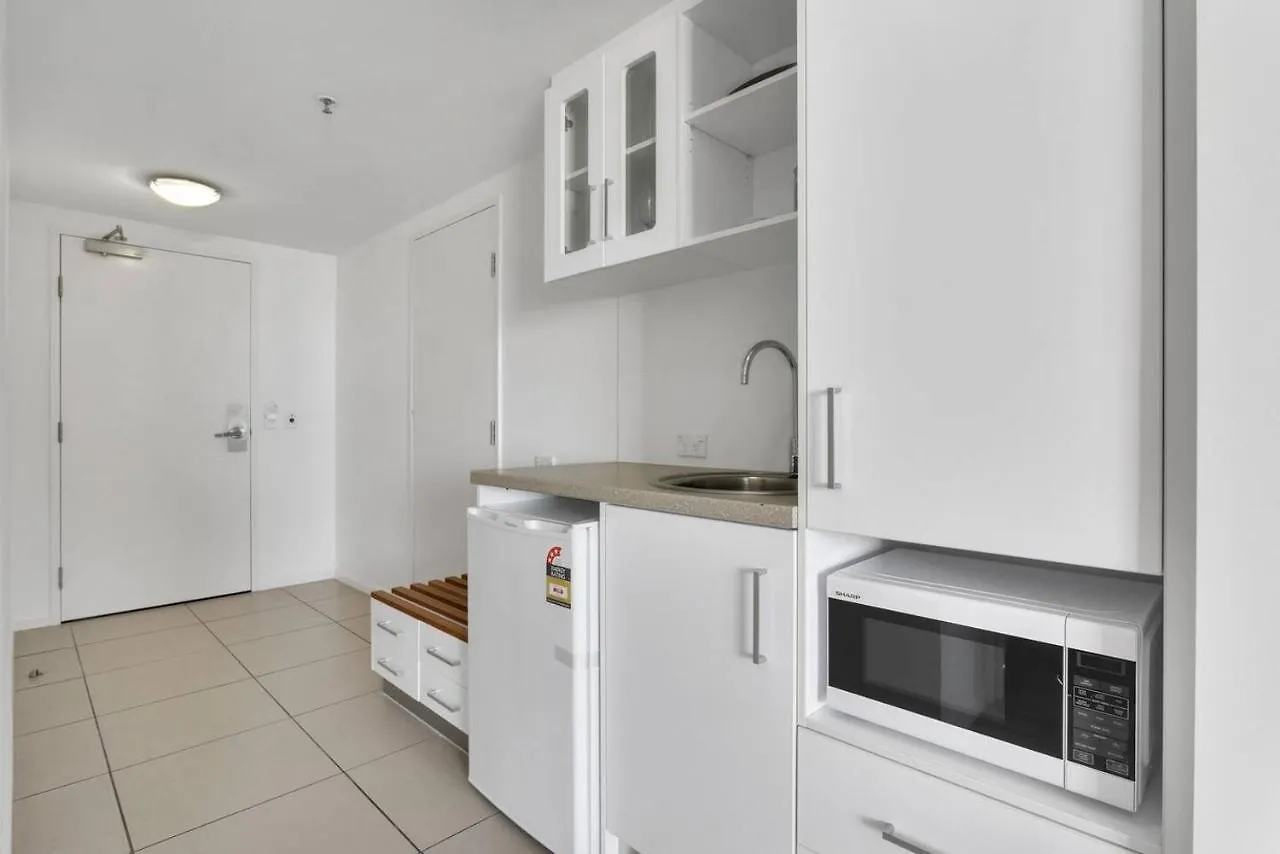 Coastal Chic In Heart Of Cairns With Rooftop Pool