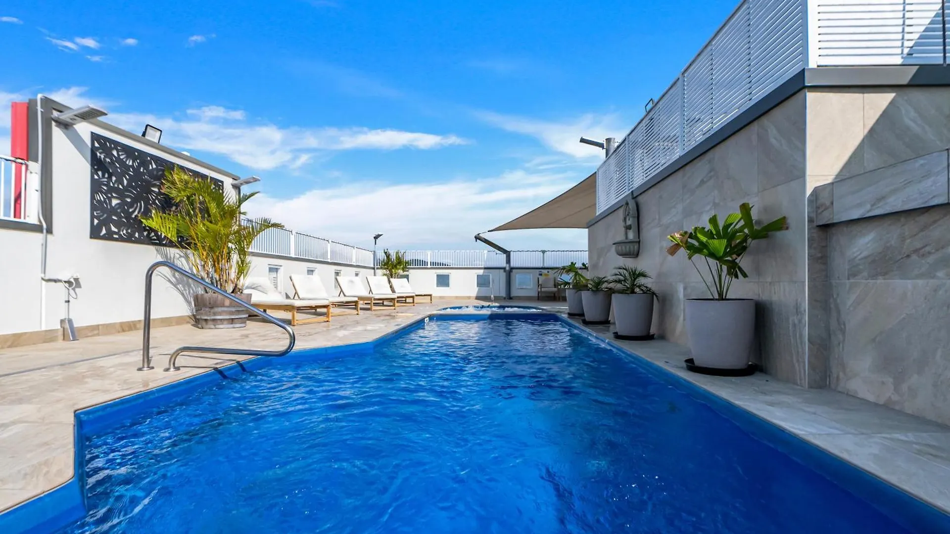 Lejlighed Coastal Chic In Heart Of Cairns With Rooftop Pool